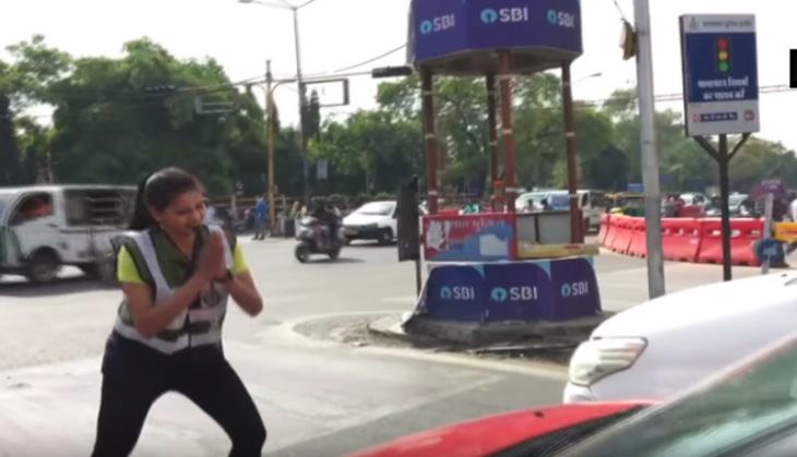 MBA student turns traffic police, spreads awareness in unique style; video goes viral
