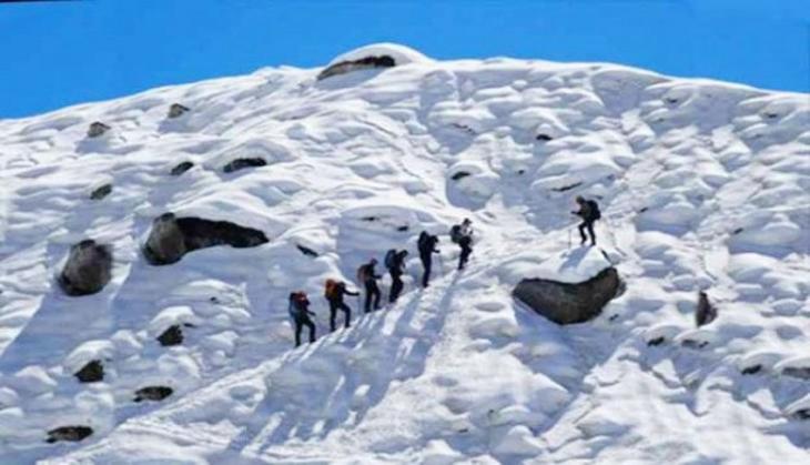 At least 4 army jawans, 2 civilians killed in avalanche at Siachen Glacier