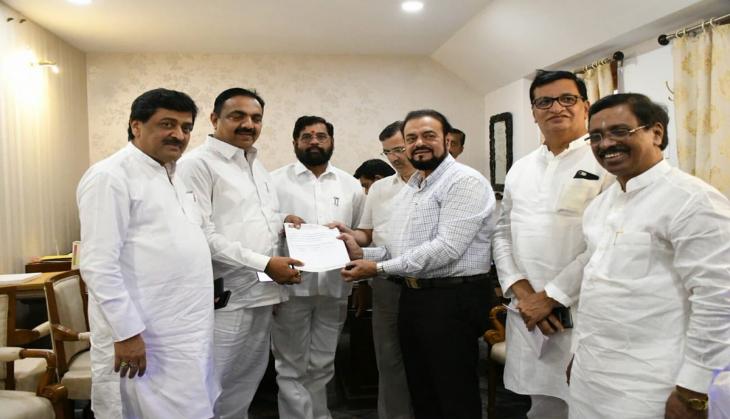 Congress-NCP-Shiv Sena submit letter at Raj Bhavan, claims present govt doesn't have numbers