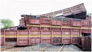 Madhya Pradesh: Goods train derails at Ratlam station