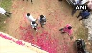 Hyderabad Encounter: Rose petals showered on police team, 'DCP-ACP zindabad' slogans raised at crime spot