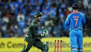 Pakistani cricketer Shoaib Malik sends his fans witty Christmas greeting at India’s expense