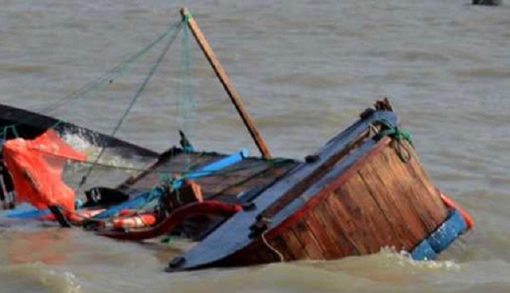 Maharashtra: One dead, five rescued as boat capsizes off Vasai beach 