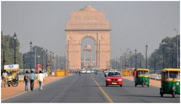Weather Update: Delhi wakes upto cold, foggy morning; light rains expected