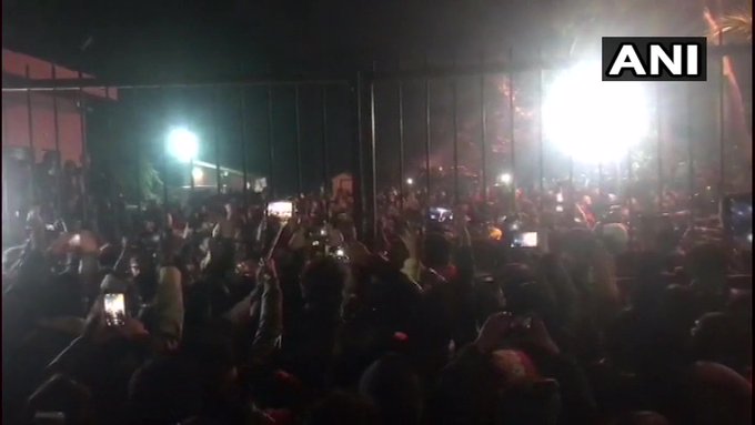 ‘Delhi Police, Go Back’: JNU students raised slogans against cops [WATCH]