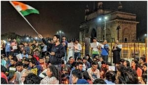 JNU violence: Protest continues at Gateway of India in Mumbai