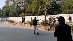 CAA protests: Man opens fire at protesters near Jamia, studnet injured [Video]
