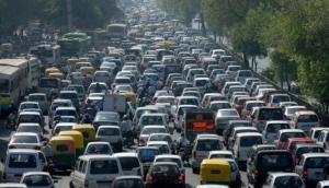 Traffic jam at Delhi-Noida border due to e-pass checking