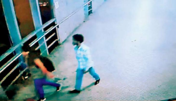 Mumbai: Fearless stalker molests girl on bridge; incident caught on camera
