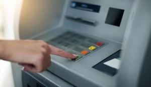 ATM से कैश निकालना और जमा करना होगा महंगा, 1 जनवरी से लागू होंगे ये नए नियम