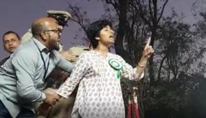 Bengaluru: Sedition case filed against woman for raising pro-Pakistan slogans at CAA protest [Video]