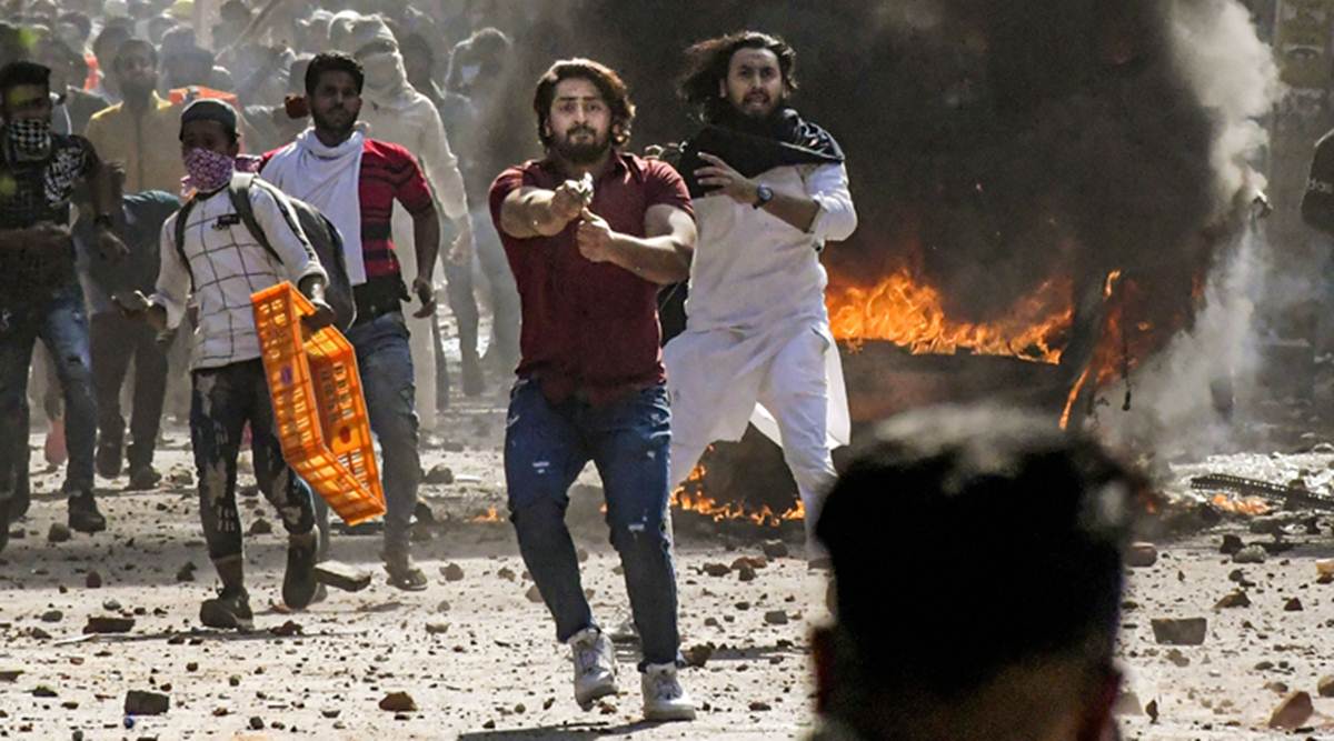 Delhi Violence: Shahrukh Khan, who openly threatened policeman Deepak Dahiya with gun was never arrested