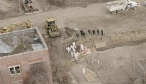 Spine-chilling video shows NYC prisoners burying bodies amid coronavirus lockdown