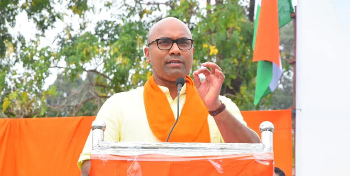 BJP MP lashes out at AIMIM leader for obstructing health staff from quarantining a family 