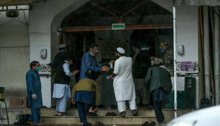 Coronavirus Crisis: Mosques to remain open in Pakistan despite surging virus threat
