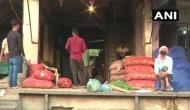 Delhi: Okhla vegetable market witnesses low turnout of customers due to coronavirus lockdown