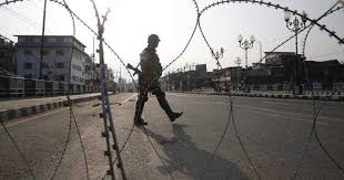 Security tightened in Srinagar amid lockdown
