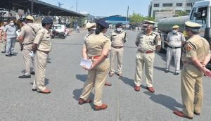 Delhi: Two medical teams deployed at Azadpur Mandi to conduct COVID-19 check-up