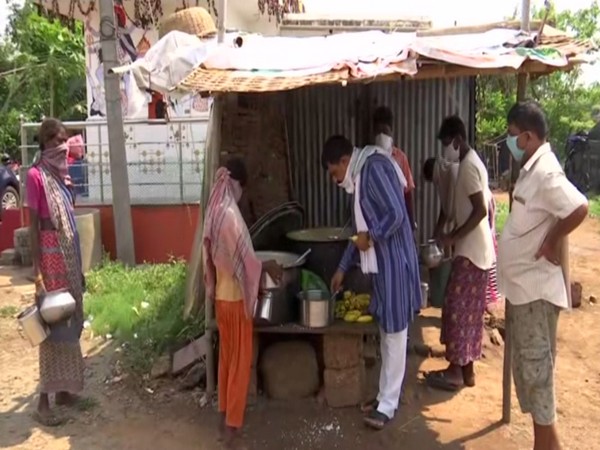 Covid-19 Lockdown: Social workers help Telugu Basti residents in Bhubaneswar survive 