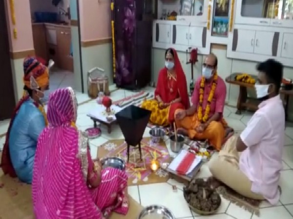 Coronavirus: Specially-abled. couple ties knot wearing masks amid lockdown
