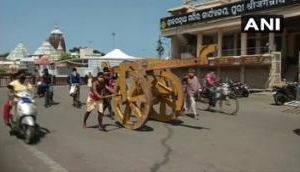 Construction of chariots for Puri Rath Yatra begins amid lockdown