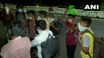 Migrant workers walking to go back to home state UP from Pune: 'We have no food, no money'