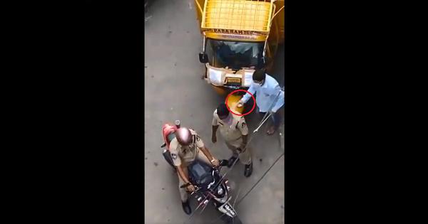 Hyderabad: 2 policemen suspended after they were seen taking bribe from an auto trolley driver [Watch]