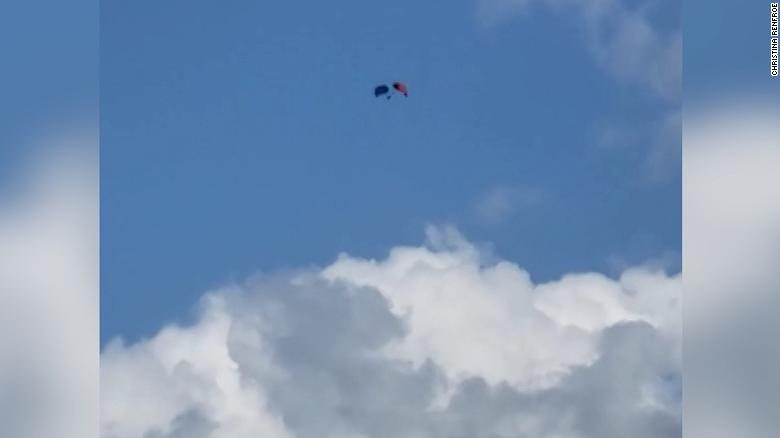 Skydiving gone wrong: Two skydivers spiral to ground after parachute malfunction [Watch]