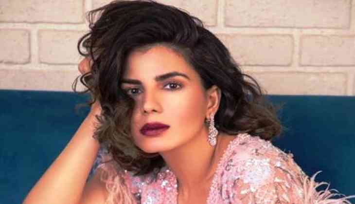 Four More Shots Please actress Kirti Kulhari sings ‘Aaj jaane ki zid na