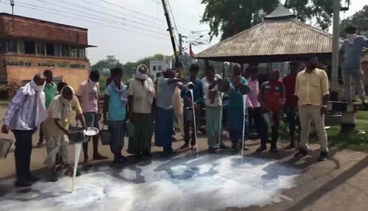 West Bengal: Dairy farmers incur losses during lockdown, spill milk on road in protest in Asansol 