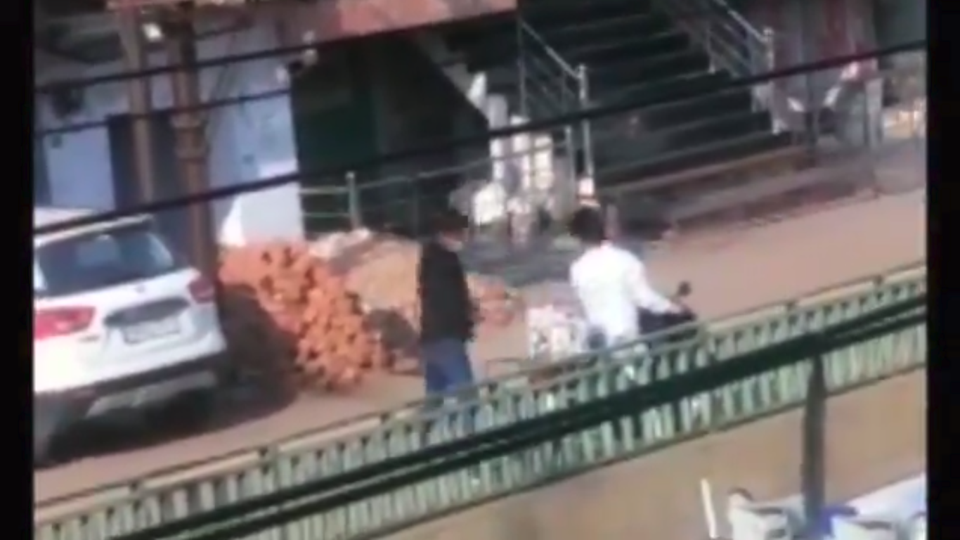 Chhattisgarh: Policeman brutally thrashes people for reportedly violating containment zone guidelines [Watch]