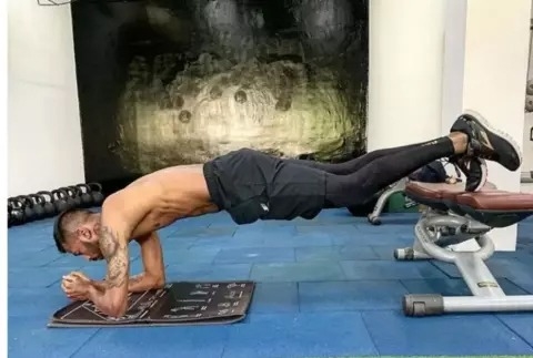 Bollywood actresses left stunned by Hardik Pandya's 'insane' workout [watch]