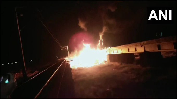 Andhra: Goods train carrying oil tankers derails, 3 coaches catch fire
