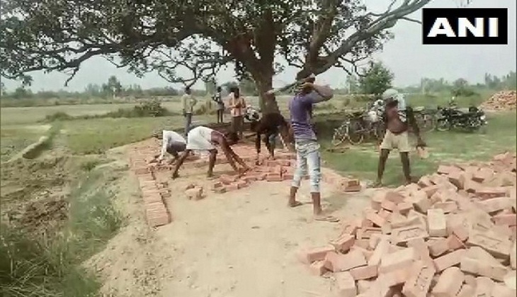 UP: Migrant workers in Barabanki lauded by PM Modi for their work to restore Kalyani river