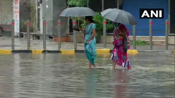 Mumbai: 4.45 metre high tide predicted; special train services suspended due to water logging 