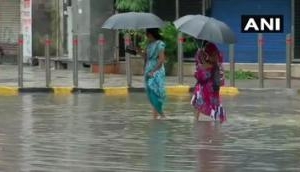 Mumbai: Heavy rain causes waterlogging in several areas of city