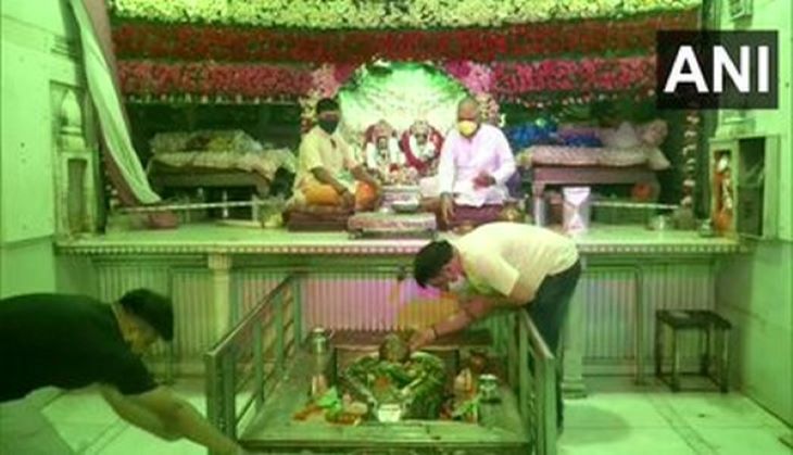 On first Monday of Sawan devotees throng lord Shiva temples 