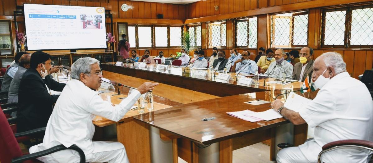 Karnataka CM holds COVID-19 review meeting 