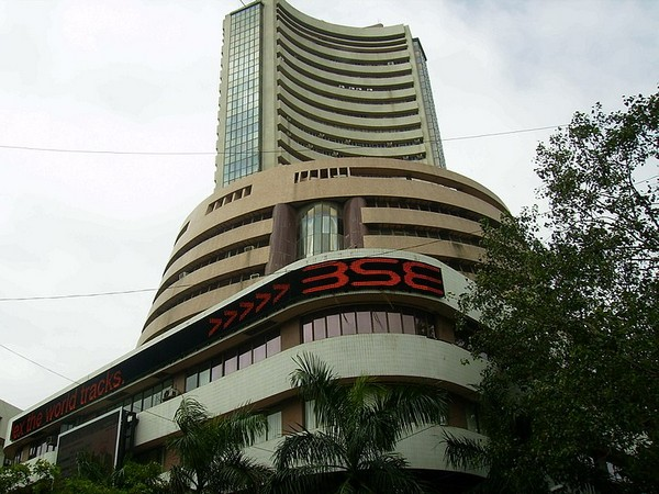 Equity indices trade lower, HDFC twins dip