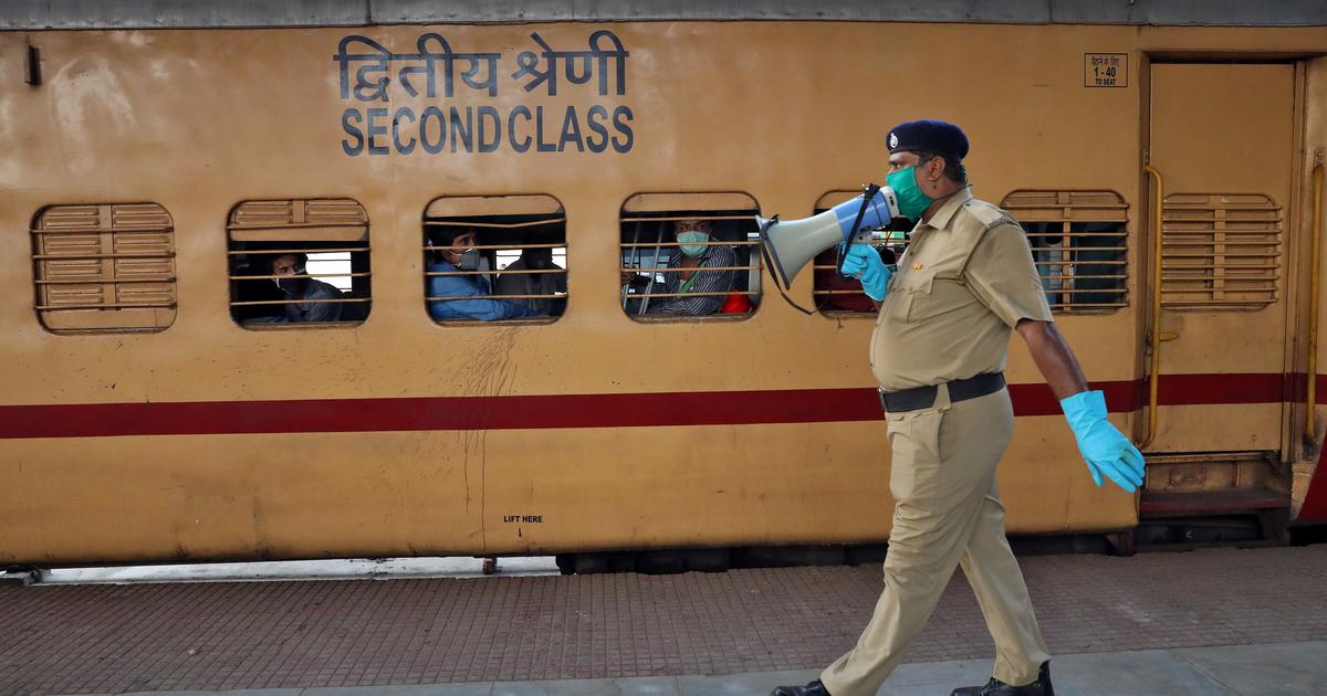 Bihar Police personnel urge people to follow social distancing norms 