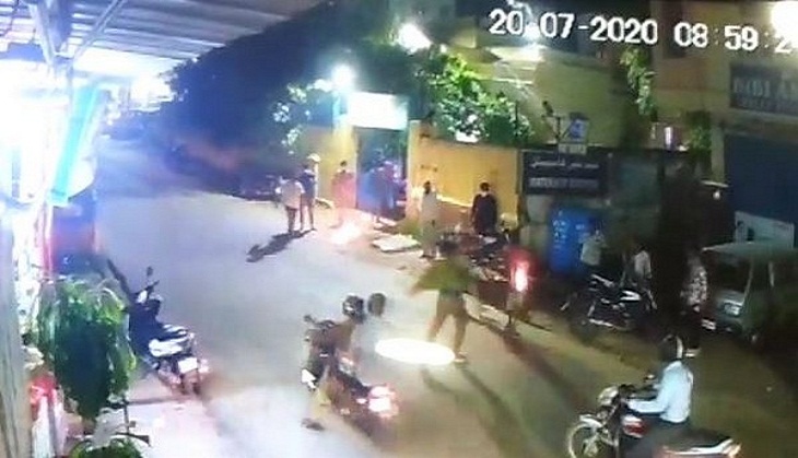 Hyderabad: Man attempts self-immolation outside police station
