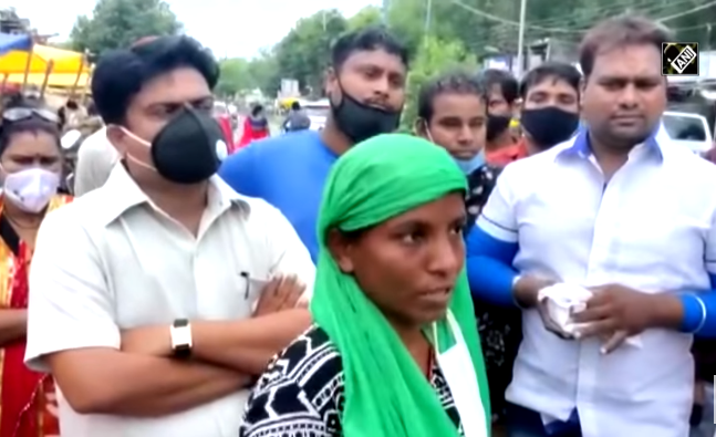 Indore: Watch vegetable vendor expresses her agony on civic body in English