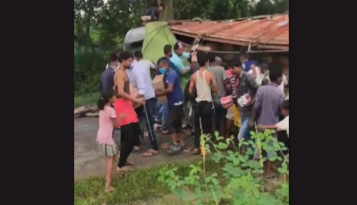 Alcohol-laden truck overturned in Assam, looted people carrying boxes