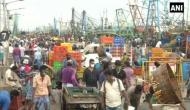 Chennai: Ahead of complete lockdown, people throng Kasimedu fish market