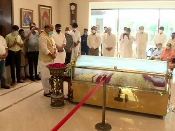 Rajnath Singh pays last respects to Rajya Sabha MP Amar Singh