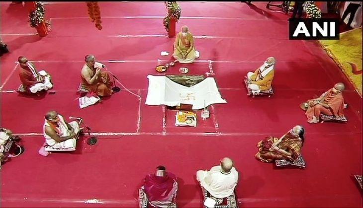 Ram Mandir Bhumi Pujan: PM Modi Performs 'bhoomi Pujan' For Ram Temple ...