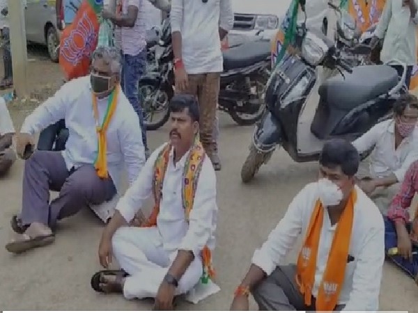 Andhra Pradesh: BJP protest against sub-inspector negligence in gang rape case, SI sent on VR, DSP assures stern action