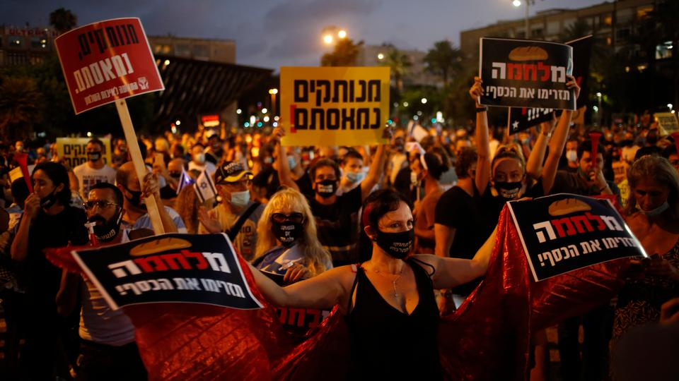 Thousands throng Central Jerusalem to protest against Benjamin Netanyahu