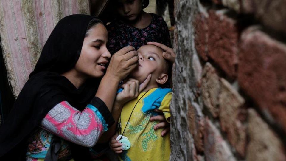 Pakistan: 11,000 polio health care workers lose jobs due to funding constraints
