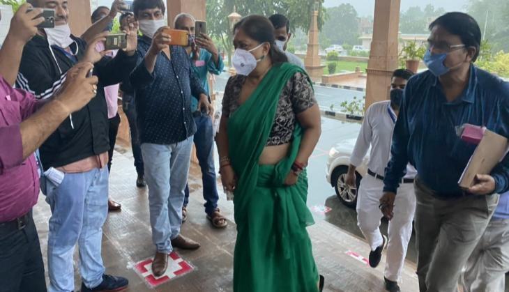 Vasundhara Raje In Green Saree, Unknown Photo Journalist Blurted The Word 'Pakistan'